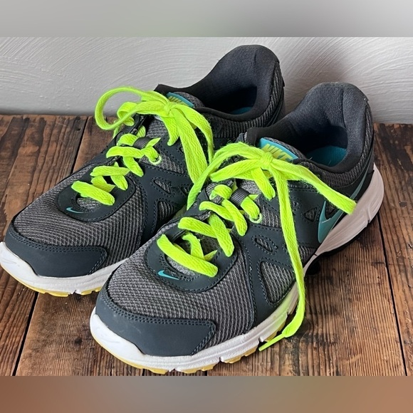 Nike Women’s Size 9.5 Revolution 2 Athletic Shoes Grey Blue SEF1204 - Picture 2 of 5